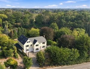 LAKESIDE LODGE - click for photo gallery